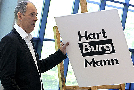 Matthias Hartmann bei einer Pressekonferenz im April 2009