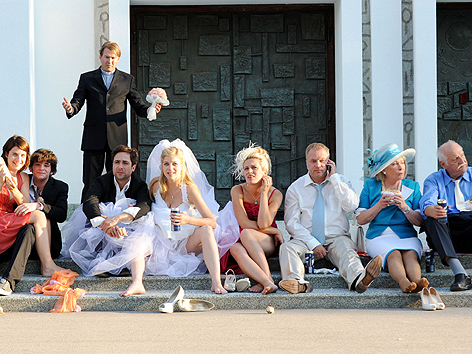 Hochzeitsszene aus der dritten Staffel der Serie "Die Lottosieger"