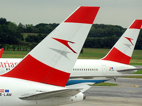zweier Maschinen der Austrian Airlines (AUA)