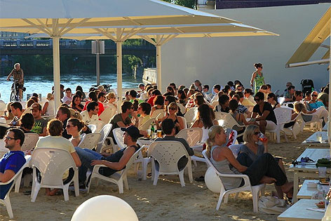Lokalgäste am Tal Aviv-Beach