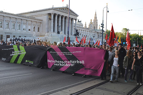 Protestveranstaltung gegen Totengedenken der Burschenschafter am Wiener Ring