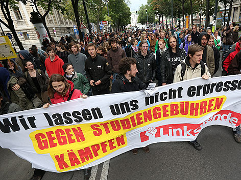 Mit Aktionen, Workshops und einem Protestmarsch protestiert die Österreichische HochschülerInnenschaft (ÖH) am Dienstag, 05. Juni 2012, gegen die Folgen des Universitätsgesetzes 2002 (UG).
