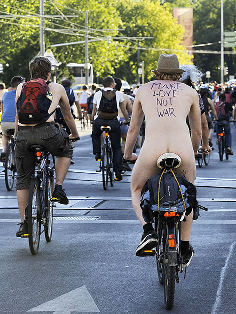 Naked Bike Ride am Freitag, 15. Juni 2012, in Wien.