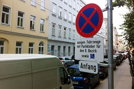 Verkehrsschild für Anrainer-Parkplätzen in der Josefstadt