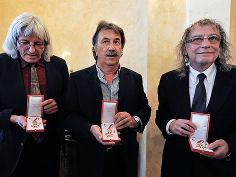 Günter Timischl, Schiffkowitz und Gert Steinbäcker (STS) mit dem Goldenen Ehrenzeichen der Republik Österreich