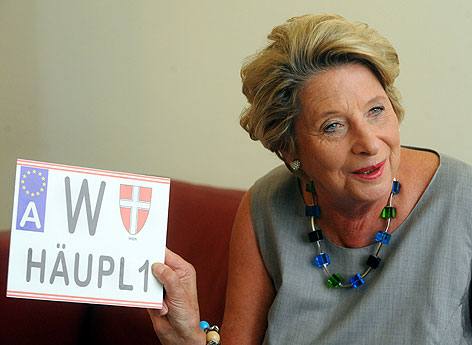 VP-Bezirksvorsteherin Ursula Stenzel am  02. August 2012, während eines Interviews mit der APA-Austria Presse Agentur in Wien