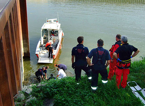 Lenker stürzte mit PKW in Albaner Hafenbecken: Mann wurde geborgen