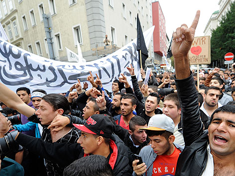 Mohammed-Film: 700 Demonstranten vor US-Botschaft in Wien
