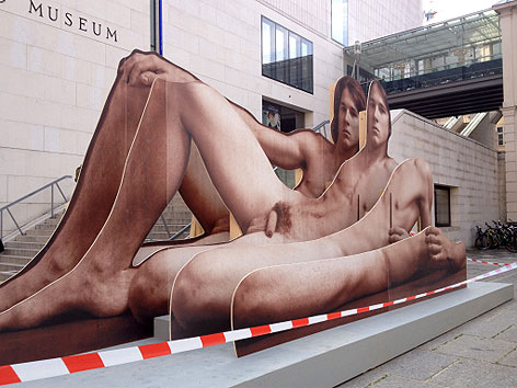 Leopold Museum: Skulptur "MR. BIG" verweist auf Schau "nackte männer"