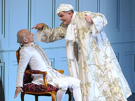 Cornelius Obonya und Peter Matic in der Oper "Ariadne auf Naxos" im Juli 2012 bei den Salzburger Festspielen