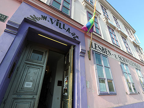 Das Lesben- & Schwulenhaus "Rosa Lila-Villa" auf der Linken Wienzeile in Wien, aufgenommen am 14. November 2012.