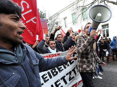 Asylwerber protestieren mit Marsch auf Wien