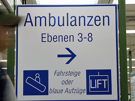 Hinweisschild zu Ambulanz im Wiener AKH