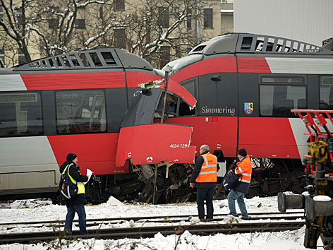In Wien-Penzing sind Montagfrüh zwei Züge der Vorortelinie S45 zusammengestoßen