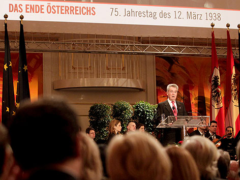 BP Heinz Fischer bei seiner Rede im Rahmen des Gedenkaktes zum 75. Jahrestag des "Anschlusses" Österreichs an Nazi-Deutschland in der Hofburg