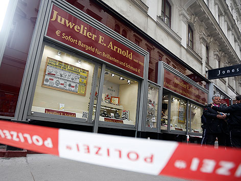 Vier Männer haben am Dienstag, 12. März 2013, einen Juwelier in der Wiener Innenstadt überfallen