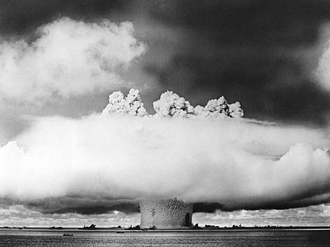 Crossroads, 1976, (Filmstill)
Atomtest im Bikini Atoll, 1950er Jahre