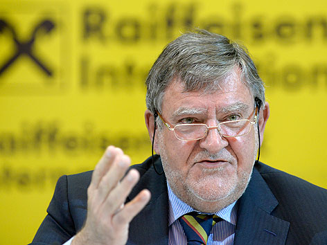 Raiffeisen Bank International-Chef Herbert Stepic bei Pressekonferenz