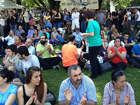 Solidaritätskonzert mit Taksim-Platz-Demonstranten im Sigmund-Freud-Park