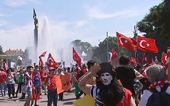 Türkei-Protest: Demonstranten auf dem Schwarzenbergplatz