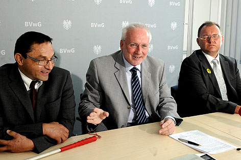 Alexander Niederwimmer, Asylgerichtshofpräsident Harald Perl und Gerhard Höllerer bei einer Pressekonferenz