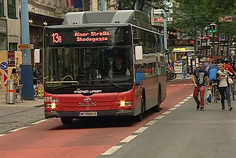 Bus der Linie 13A in der Mariahilfer Straße