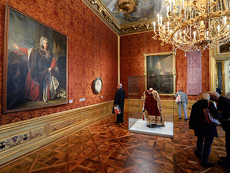 Besucher im renovierten Winterpalais von Prinz Eugen in der Himmelpfortgasse