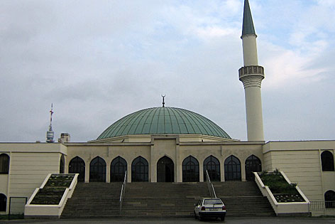 Islamische Zentrum Wien ist eine Moschee im 21. Wiener Gemeindebezirk Floridsdorf in der Siedlung Bruckhaufen an der Adresse Am Bruckhaufen 3