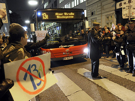 Anrainer protestieren gegen die neue Route der Buslinie 13A