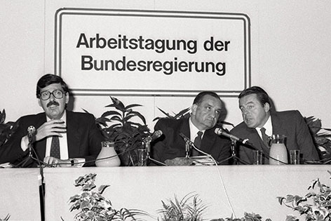 Norbert Steger, Fred Sinowatz und Franz Vranitzky bei einer Tagung im November 1985