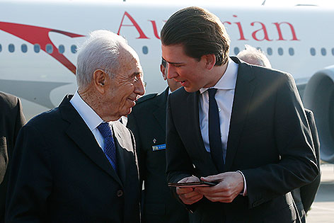 Empfang des israelischen Staatspräsidenten Simon Peres (li) durch Außenminister Sebastian Kurz