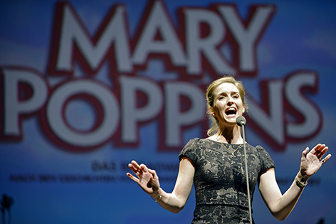 Musicaldarstellerin Annemieke van Dam (Mary Poppins) während der Präsentation des Musicals "Mary Poppins"