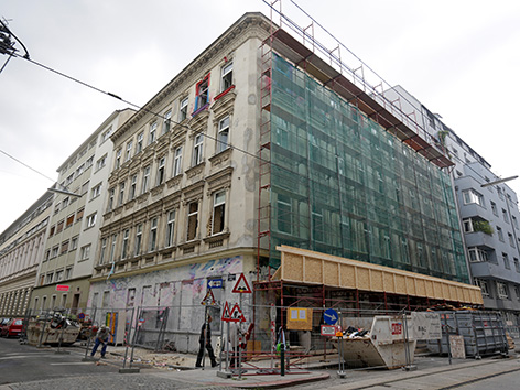 Blick auf die Außenfassade des Hauses in der Mühlfeldgasse 12 in Wien-Leopoldstadt, am Montag, 04. August 2014.