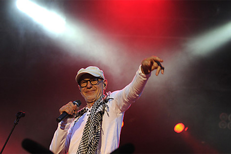 Willi Resetarits alias Dr. Kurt Ostbahn  am Freitag, 22. August 2014, während eines Konzertes in Wien