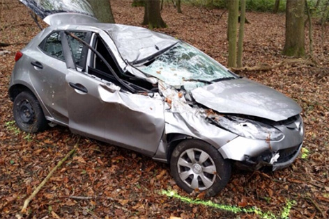 Schwerer Verkehrsunfall auf der Höhenstraße: Auto stürzte in Wald