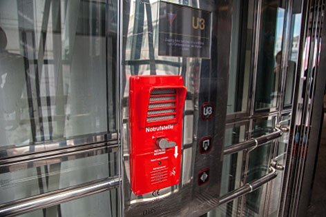 Aufzug bzw. Lift mit Notrufeinrichtung
