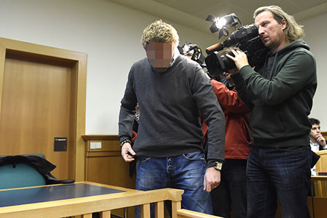 Angeklagter und Kameramann bei Prozess um Sex-Affäre in der Justizanstalt Josefstadt