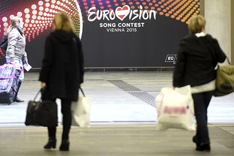 Logos bzw. Werbebanner für den Eurovision Song Contest aufgenommen am Freitag, 6. März 2015, am Hauptbahnhof