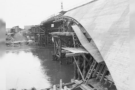 Errichtung der Erdberger Brücke 1970