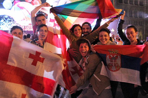 Fans beim Eurovision Village