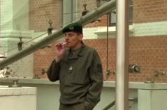 Soldat beim Rauchen