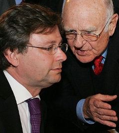 ORF-Chef Alexander Wrabetz und der ehemalige ORF-Chef Gerd Bacher am 29. Mai 2007 in Wien.