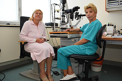 Ärztin Susanne Binder und Patientin
