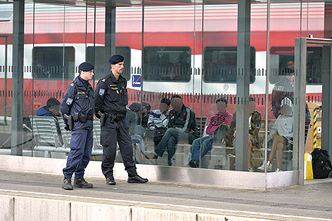 Polizisten am Wiener Westbahnhof