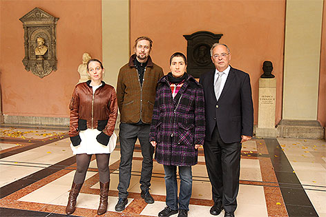 Catrin Bolt, Thomas Baumann, Karin Frank, Heinz Engl im Arkadenhof der Universität Wien