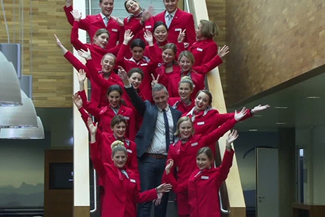 AUA nimmt 250 neue Flugbegleiterinnen und Flugbegleiter auf