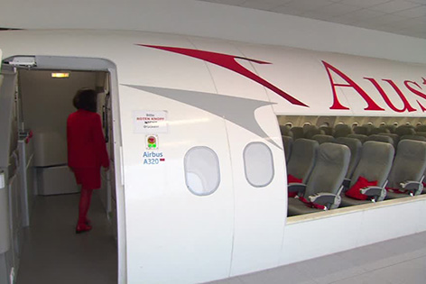 AUA nimmt 250 neue Flugbegleiterinnen und Flugbegleiter auf