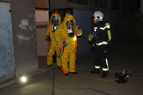 Feuerwehrmänner bei Einsatz in Wien-Brigittenau
