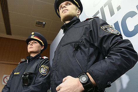Präsentation der Polizei-Bodycams im Innenministerium