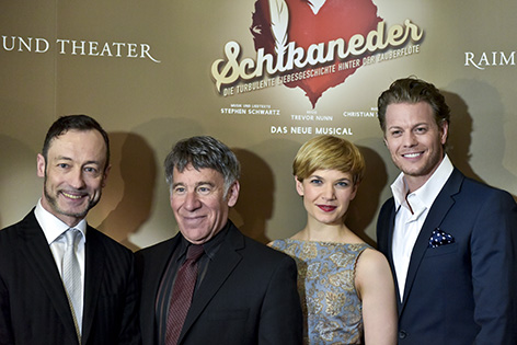 Intendant Christian Struppeck, Komponist Stephen Schwartz, Milica Jovanovic als "Eleonore Schikaneder" und Mark Seibert als "Emanuel Schikaneder"